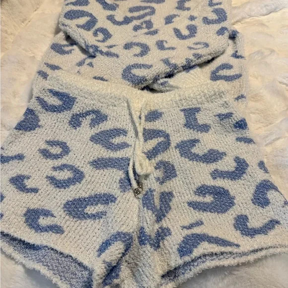 2 Piece White and Blue Fuzzy Lounge Set - Picture 3 of 8